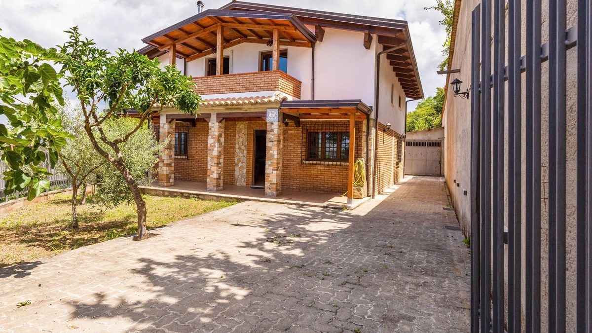 Motta Santa Lucia Ski Chalet | Chalet in Motta Santa Lucia in greenery