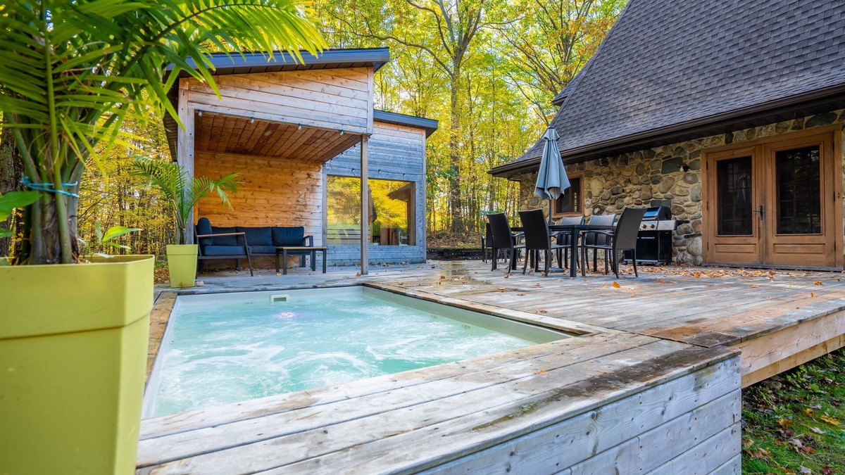 Austin Villa | Chalet in nature*spa-salt pool*sauna*billiards*fireplace*wifi*hiking in the mountains
