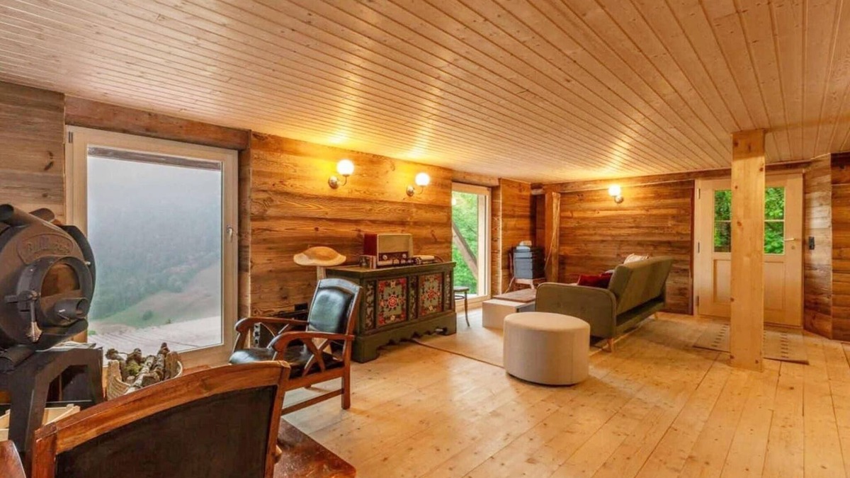 Les Moulins Apartment | Chalet in Rossinière with Sauna and Mountain Views