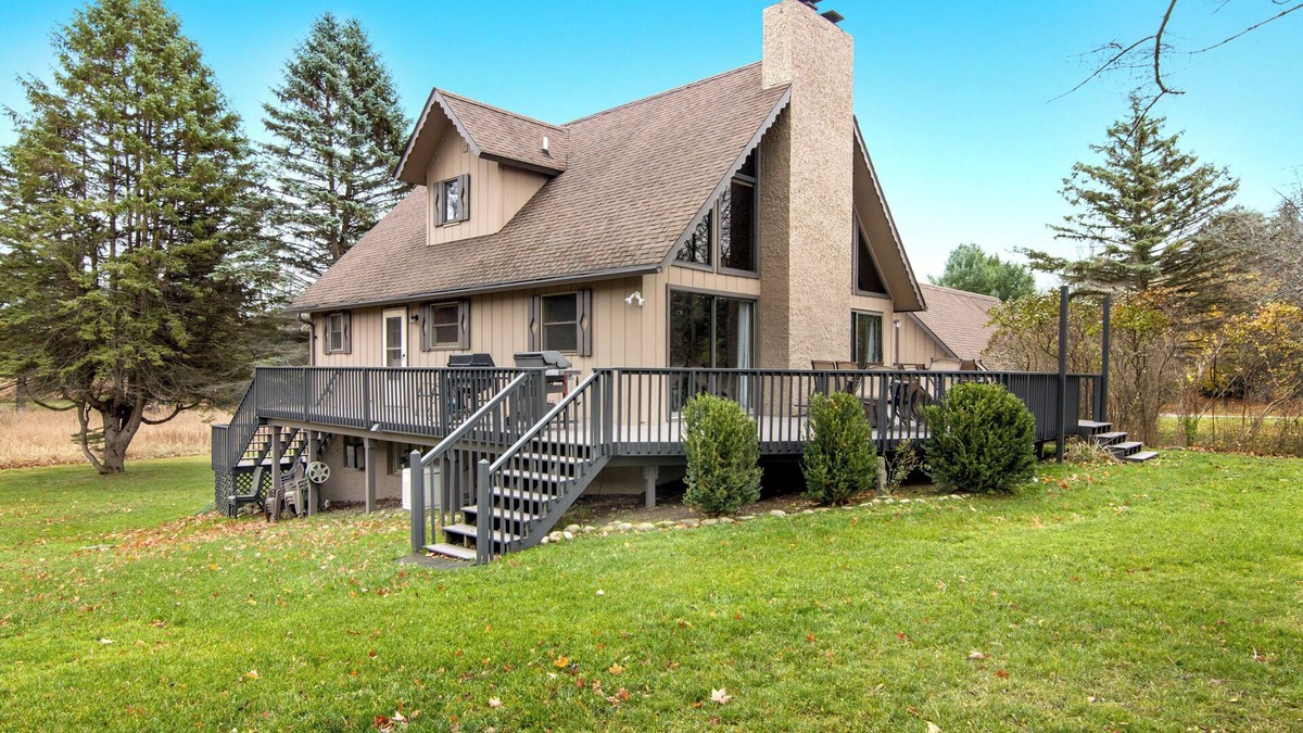 Bellaire Ski Chalet | Chalet in Shanty Creek Resort - Skiing, boating, lakes, golf, hiking, trails