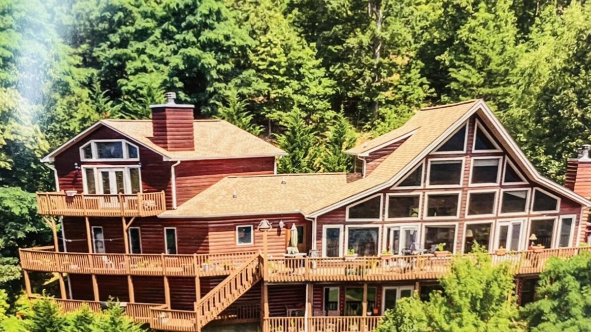 Hiawassee Ski Chalet | Chalet in the Mountains with Panoramic Views