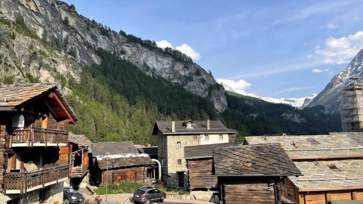 La Sage Apartment | Chalet in the mountains, wooden interior, cosy, with a beautiful view