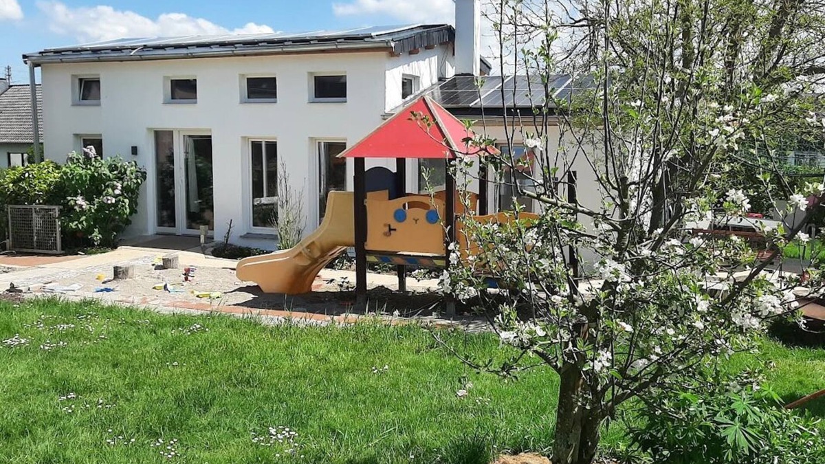 Keidelheim House | Chalet in the orchard and play garden