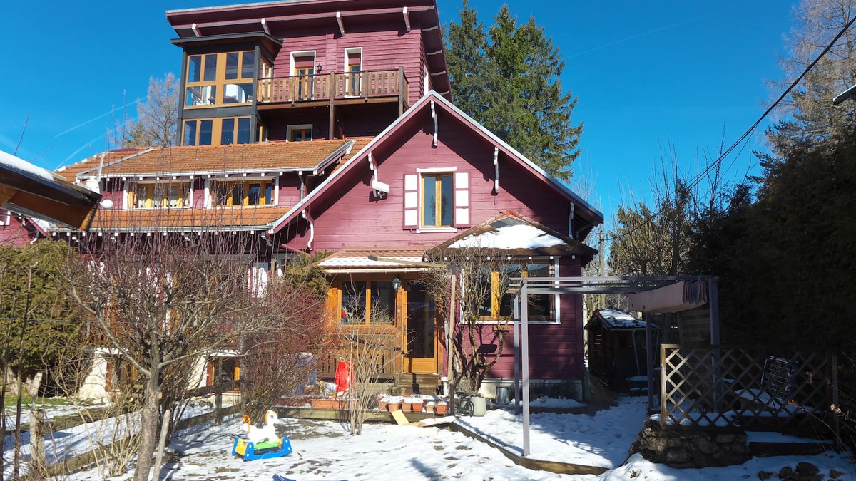 Lans-en-Vercors Ski Chalet | Chalet in town center