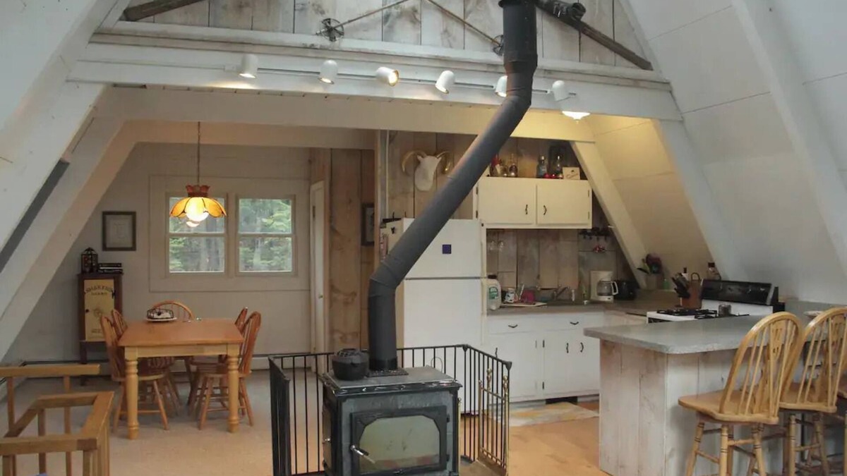 Stratton Ski Chalet | Chalet in West Dover minutes to Mount Snow