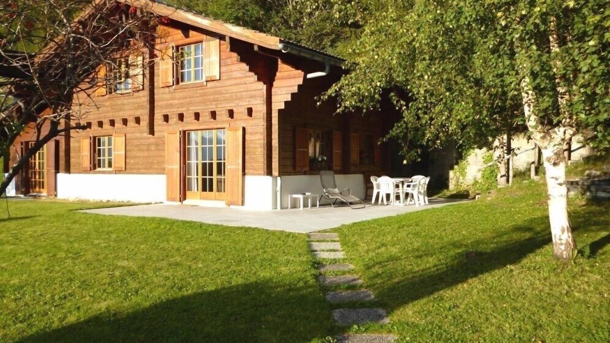 St. Luc Ski Chalet | Chalet individuel de 2 étages pour 9 personnes d'une surface estimée à 100m2. Le chalet se situe sur