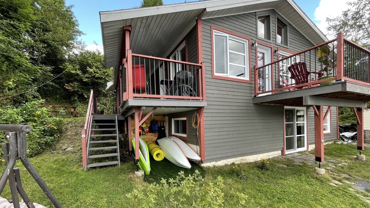 Rock Forest Cabin | Chalet intime & chaleureux bord de l’eau