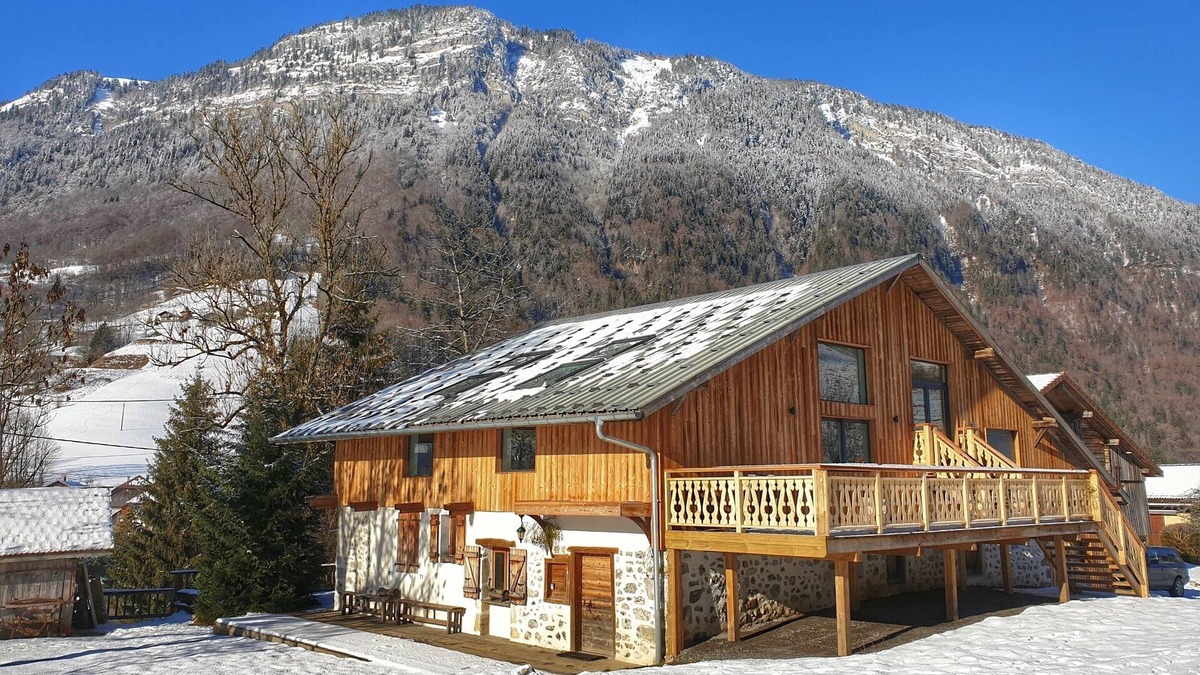 Entremont Ski Chalet | Chalet Jamoo, an authentic renovated farmhouse in the heart of the Aravis mountains