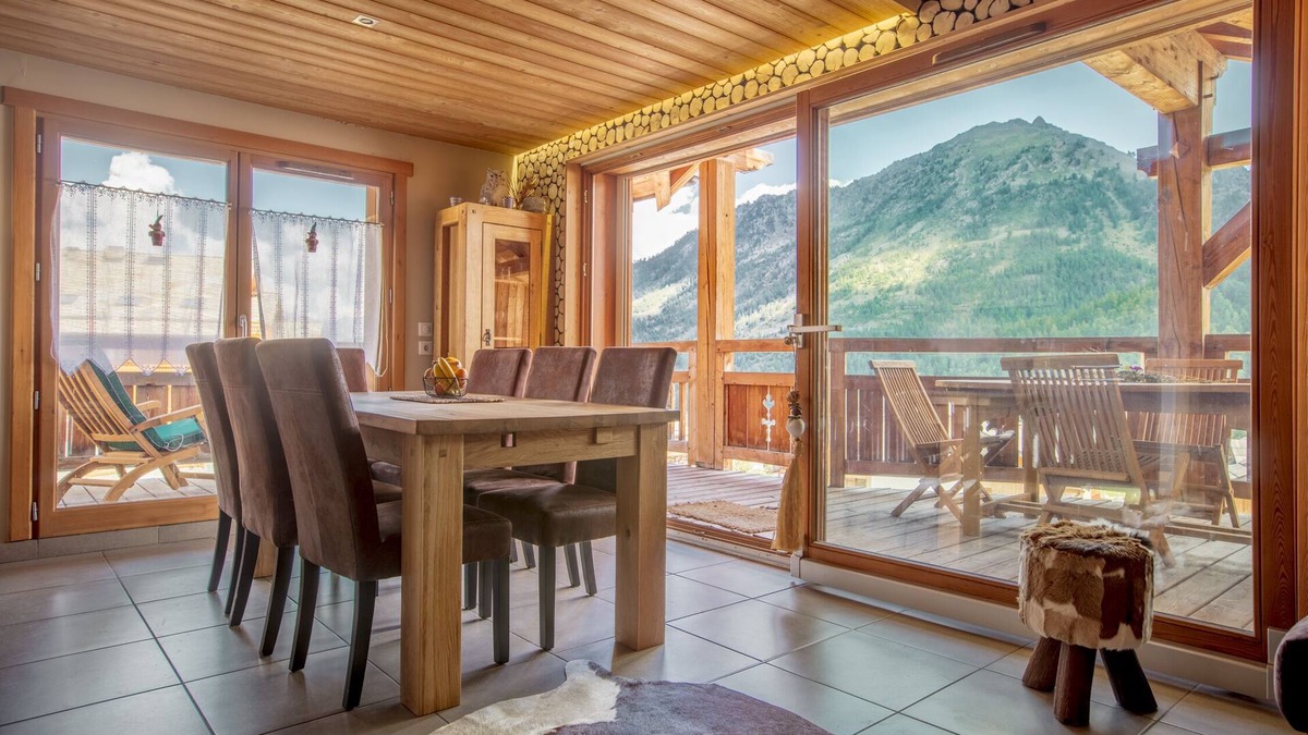 Montgenevre Apartment | CHALET K Luxury 8 people in Montgenevre on tracks was winter with spa and pool