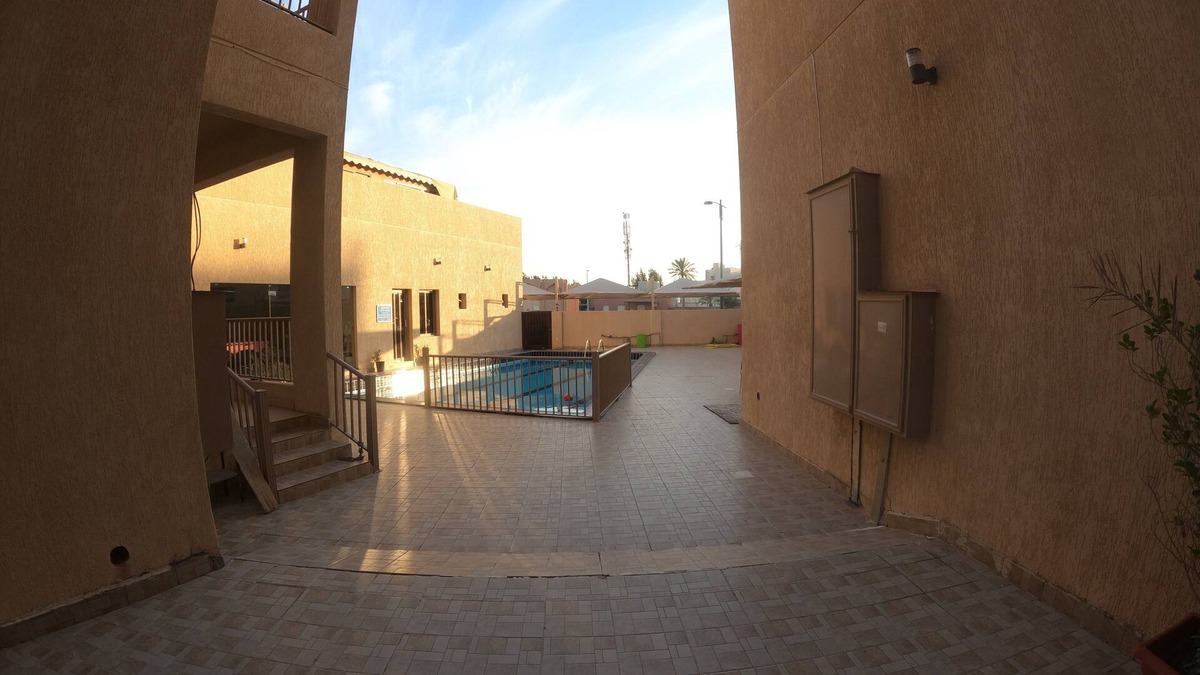 Al Khiran Ski Chalet | Chalet on the ground, the sea is 10 meters away
