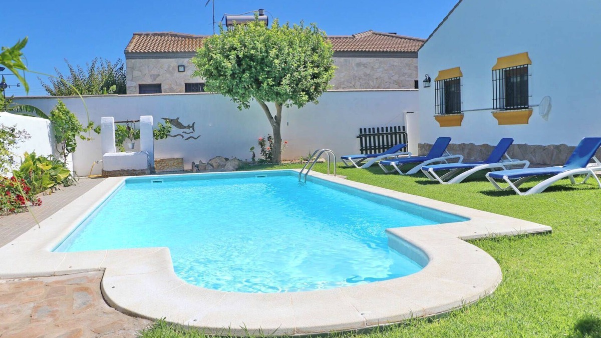 Conil de la Frontera Ski Chalet | Chalet la Dehesa with fenced pool