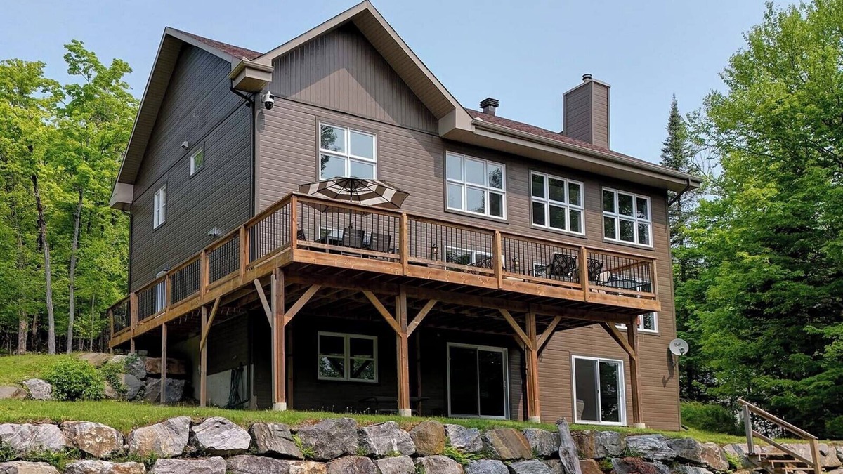 Riviere-Rouge House | Chalet Le 2467 – Luxury, Nature & Comfort on the Lake, 10 bedrooms 25 Guests
