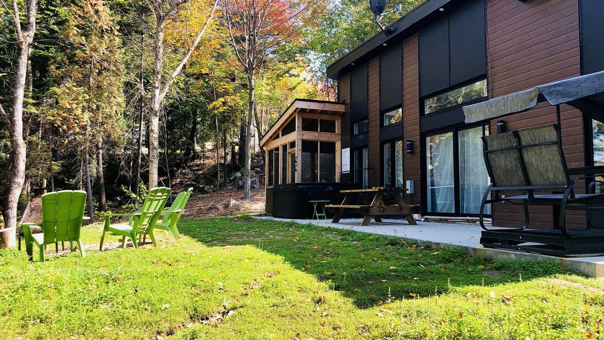Chertsey Ski Chalet | Chalet Le Caribou au bord du Lac and Spa