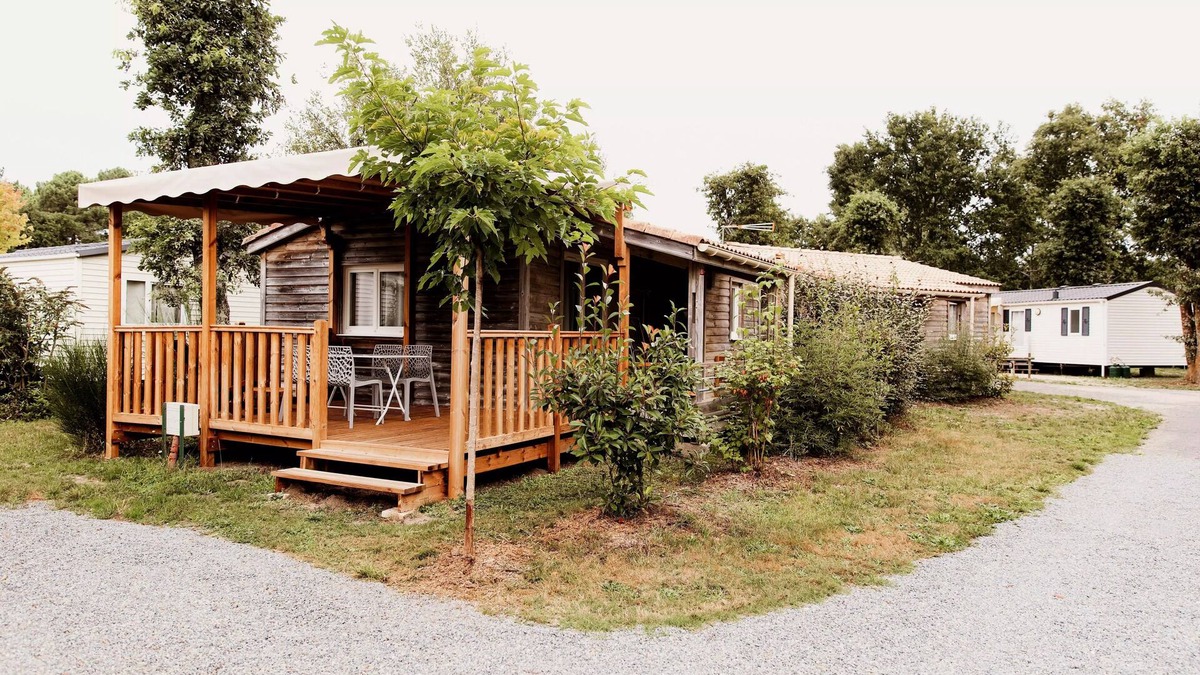 Saint-Laurent-de-Medoc Ski Chalet | Chalet "Le Lys" 2 Schlafzimmer 4 Personen