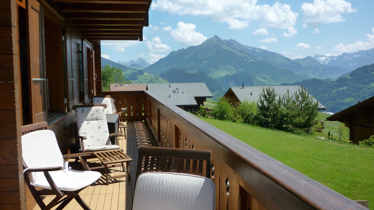 Leysin Ski Chalet | Chalet le Mûrier Family chalet about 200m2 with 5 bedrooms, very cozy with a nice view over the Alps