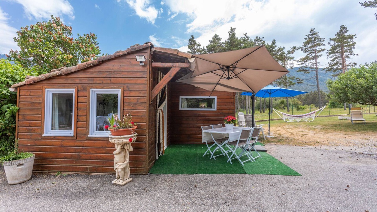 Saint-Auban Apartment | Chalet 'Le Nid Douillet Havre De Paix' with Mountain View, Shared Garden and Wi-Fi