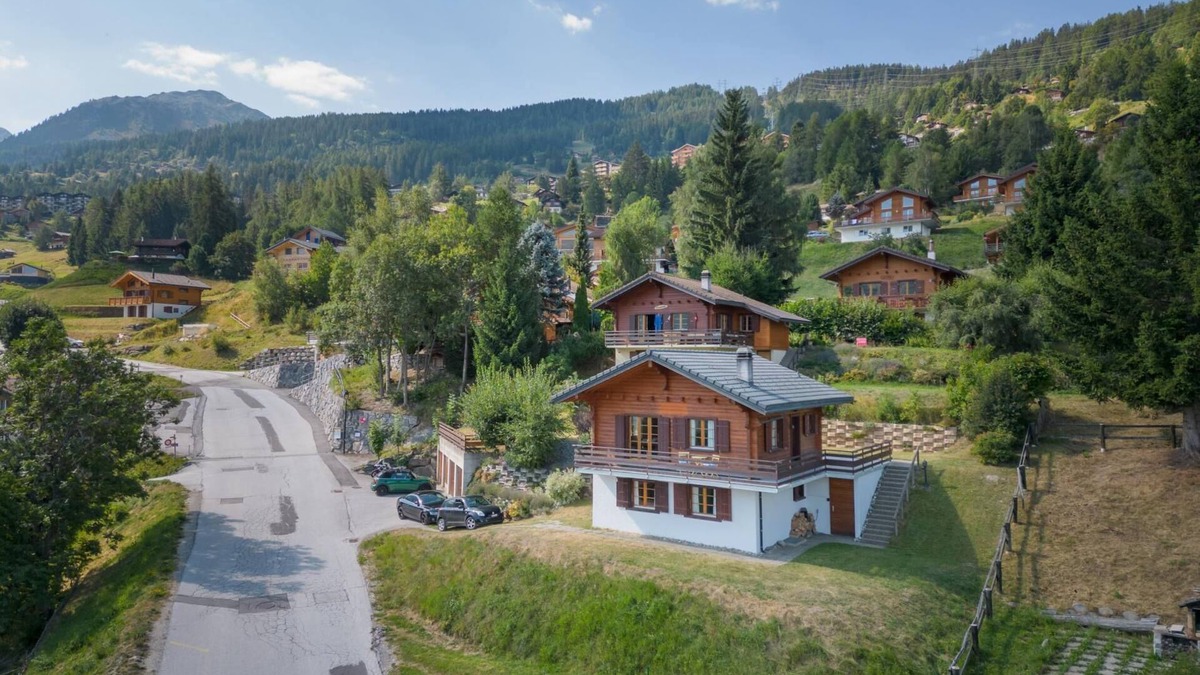 Mayens-de-Riddes Ski Chalet | Chalet Les Crus - Three Bedroom Chalet, Sleeps 6