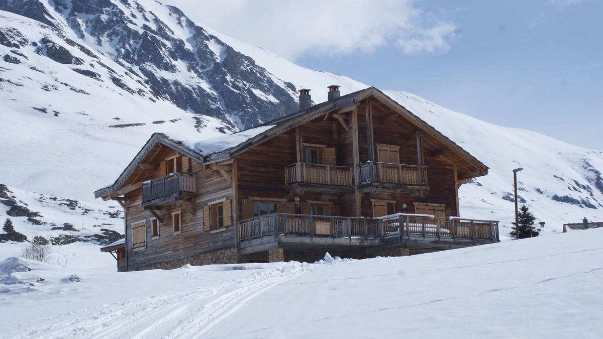 Bergers Ski Chalet | Chalet 'Les Petits Loups ", on the slopes, sauna, large sun terrace.