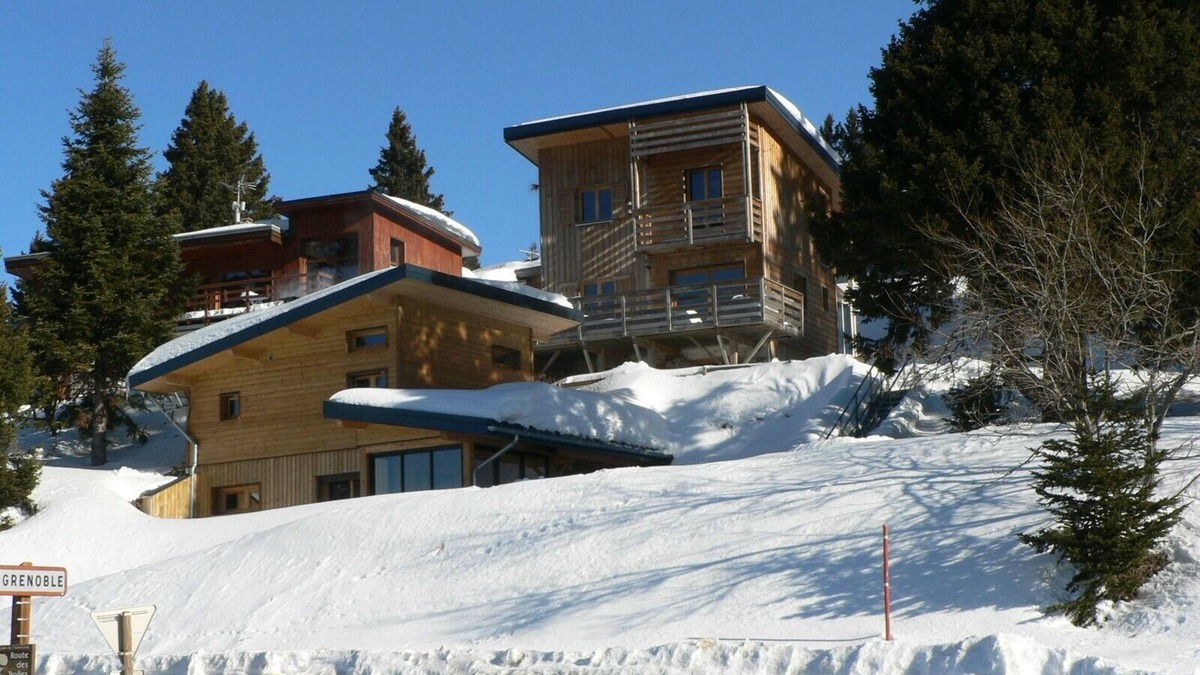 Chamrousse Ski Chalet | Chalet Les Trappistes 10 persons in Chamrousse 1750m with "Wifi".