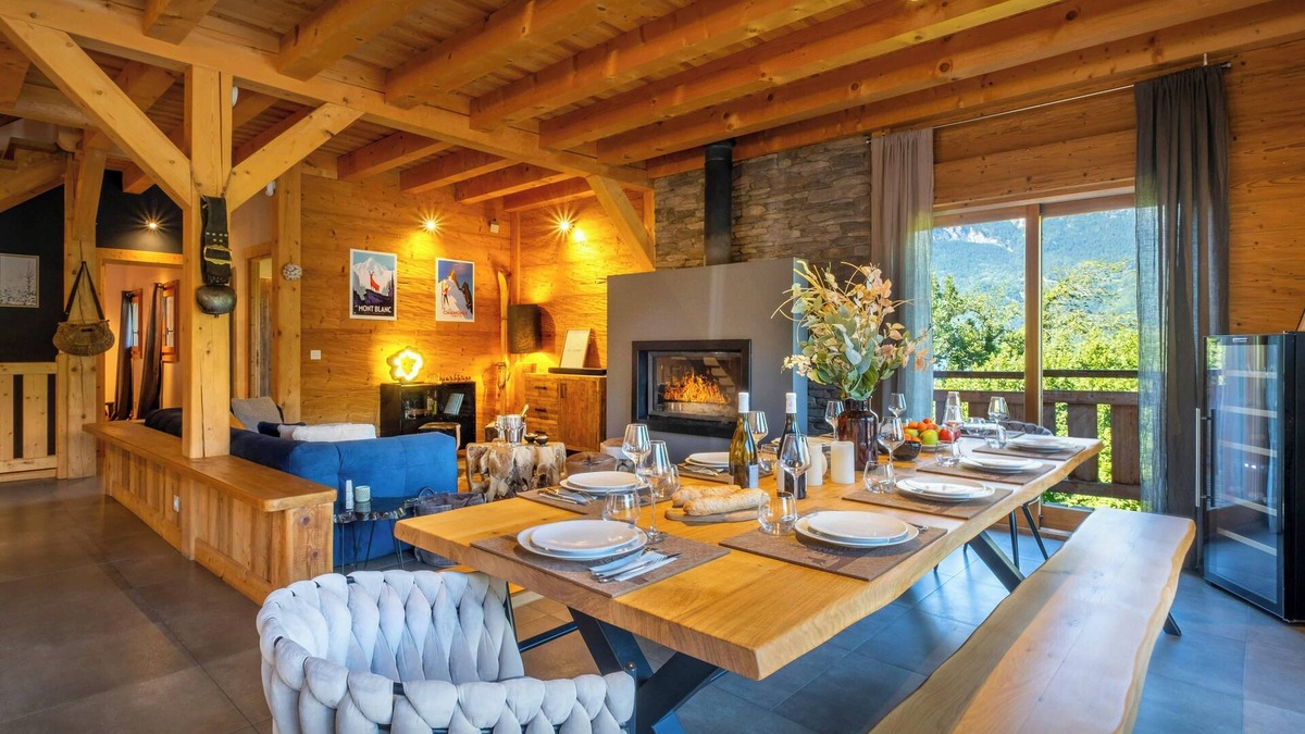 Domancy Ski Chalet | Chalet Les Vosnes - Mont Blanc holiday for 14, spa & views - OVO Network