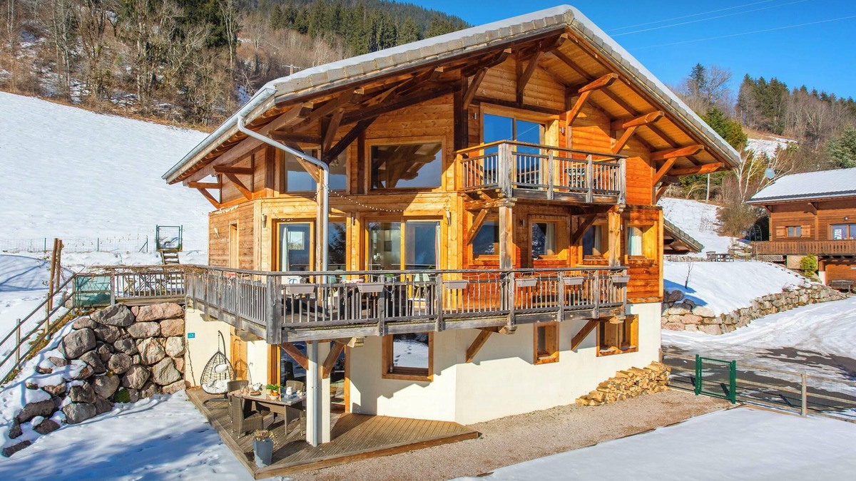 Seytroux Ski Chalet | Chalet Levant Blanc - ski home for 14, games room & views - OVO Network