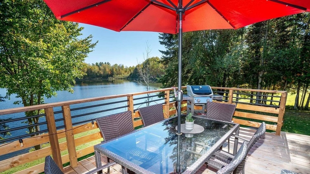 Riviere-Bleue Ski Chalet | Chalet Lilo! Relaxation guaranteed on the edge of a lake CITQ 311203