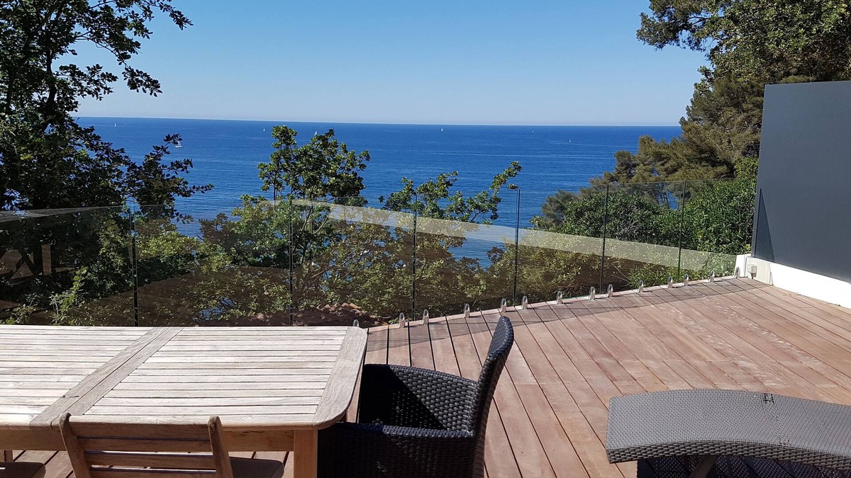 Le Pradet Villa | Chalet "LITTLE PARADISE" SEA VIEW 1st row - large terrace - ground floor