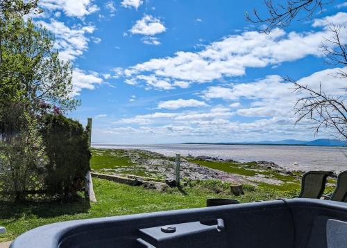 Cap-Saint-Ignace Ski Chalet | Chalet Loft #3 Waterfront with Spa Fireplace & Wifi