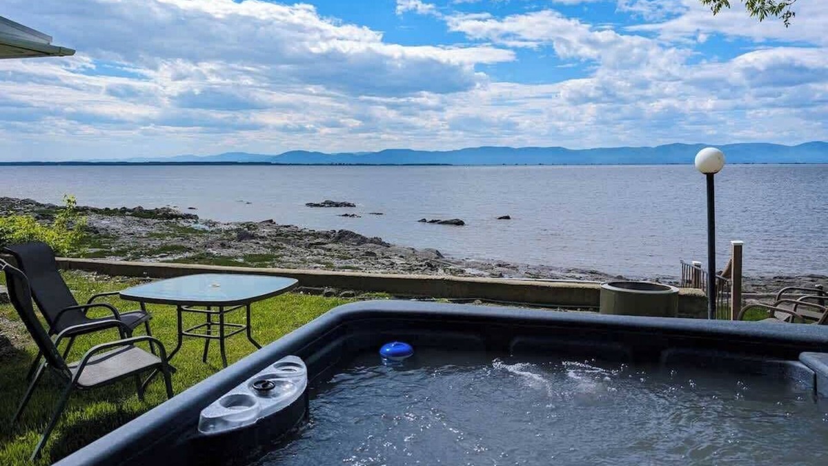 Cap-Saint-Ignace Ski Chalet | Chalet Loft #4 Waterfront with Spa, Fireplace and Wifi
