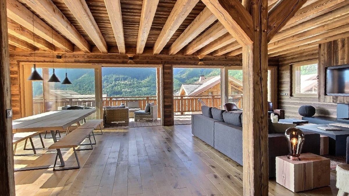 Monetier-les-Bains Ski Chalet | Chalet Luxe piscine et spa plein soleil 18 personnes serrechevalierholidays