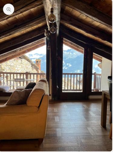 La Salle Ski Chalet | Chalet Lumière Alpine