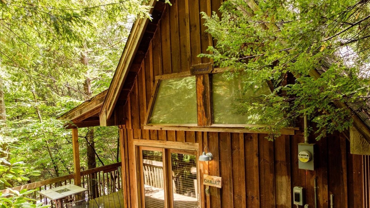 Slade Cabin | Chalet: Luxury Suite with Exclusive Hot Tub near Natural Bridge