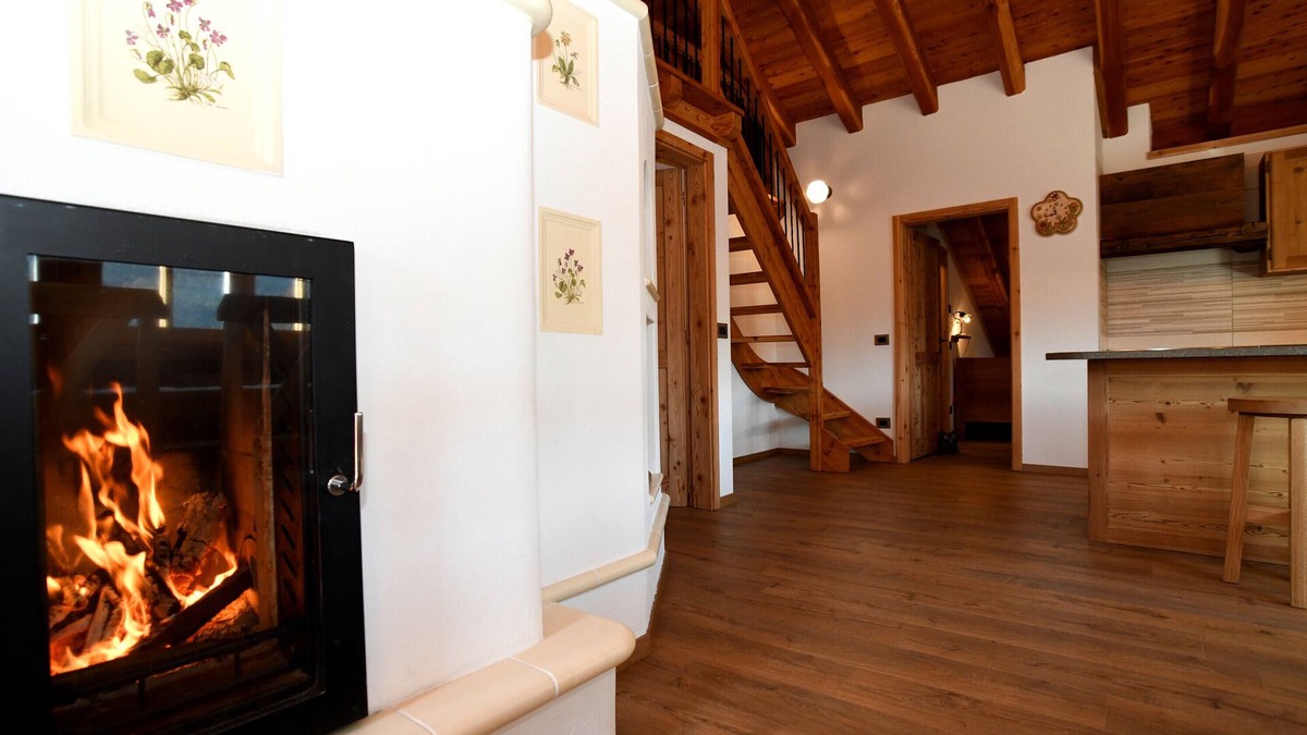 Porte di Rendena Ski Chalet | Chalet 'Maciana' with Mountain View, Private Garden and Wi-Fi
