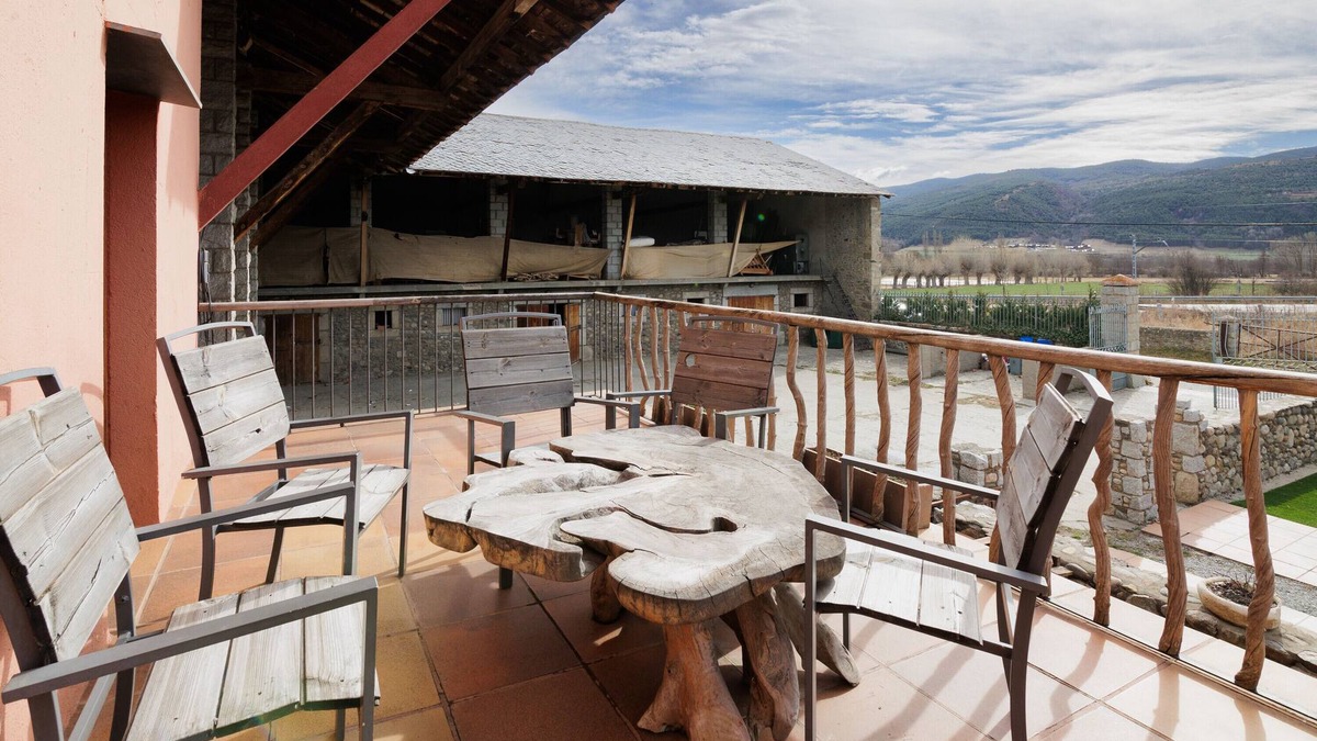 Puigcerda Ski Chalet | Chalet 'Masia D'en Cot' with Wi-Fi and Air Conditioning