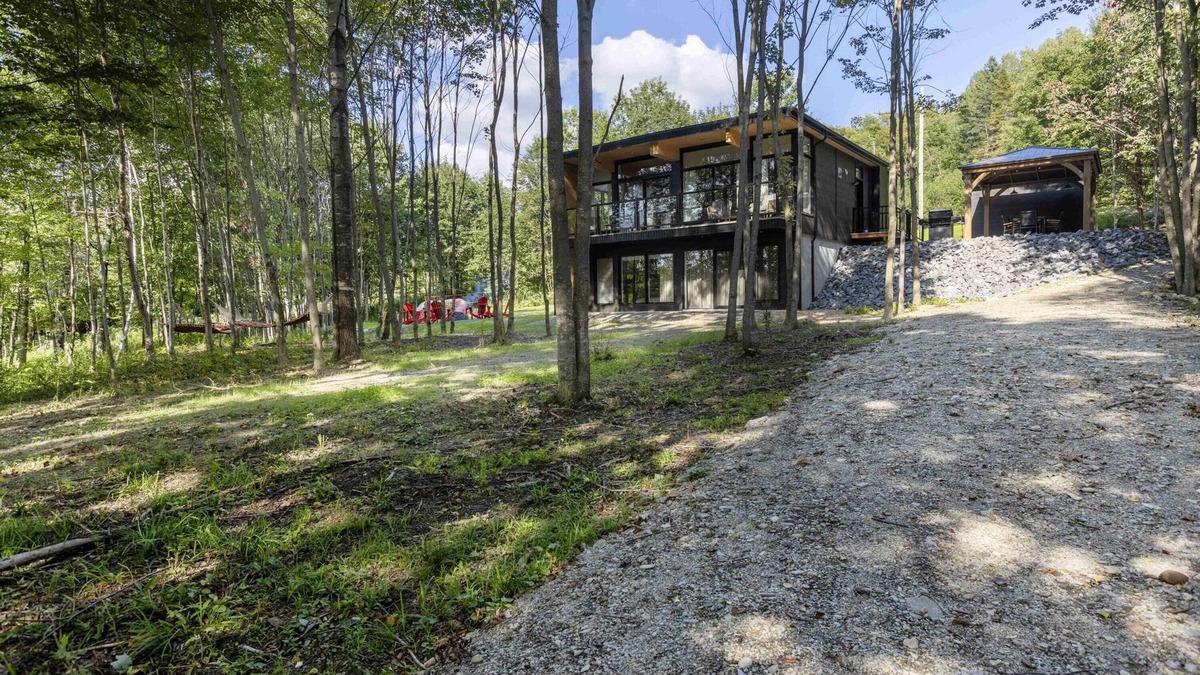 Inverness House | Chalet Mid-Century - Lakeside Joseph - Le Charlo
