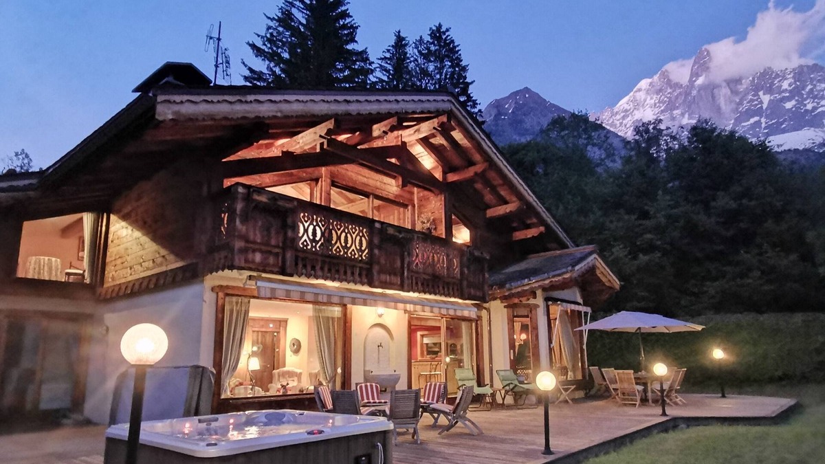 Les Tines Ski Chalet | CHALET MIKENO Mont Blanc view