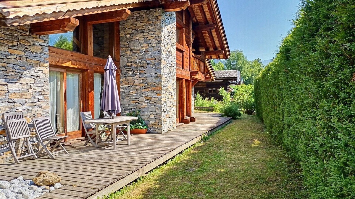 Chamonix-Mont-Blanc Ski Chalet | Chalet Mont-Blanc View, Jacuzzi, Garden & Parking