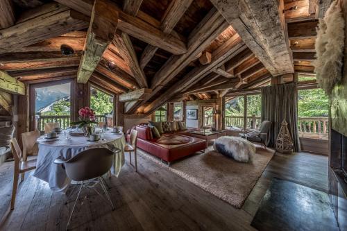 Courchevel Ski Chalet | Chalet Montanum, 9 pax - Courchevel, Bed & Breakfast
