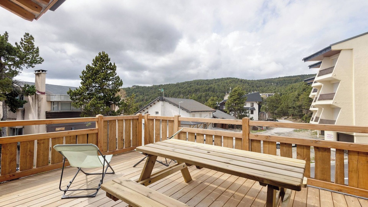 Font-Romeu-Odeillo-Via Ski Chalet | Chalet 'Nid Des Écureuils' with Mountain View, Private Terrace and Wi-Fi