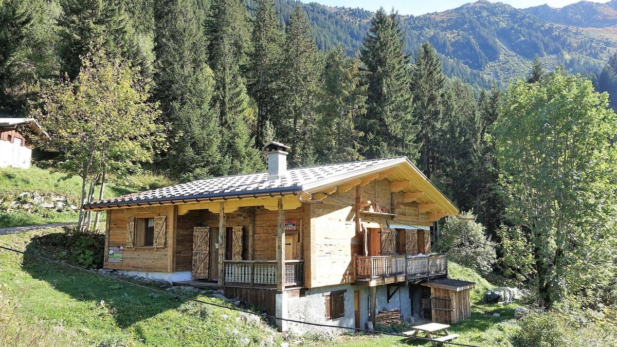 Beaufort Ski Chalet | Chalet Nature, Pistes en Hiver & Alpages en Été, pour 14 Pers., Cheminée, Wifi, Balcons & Terrasse