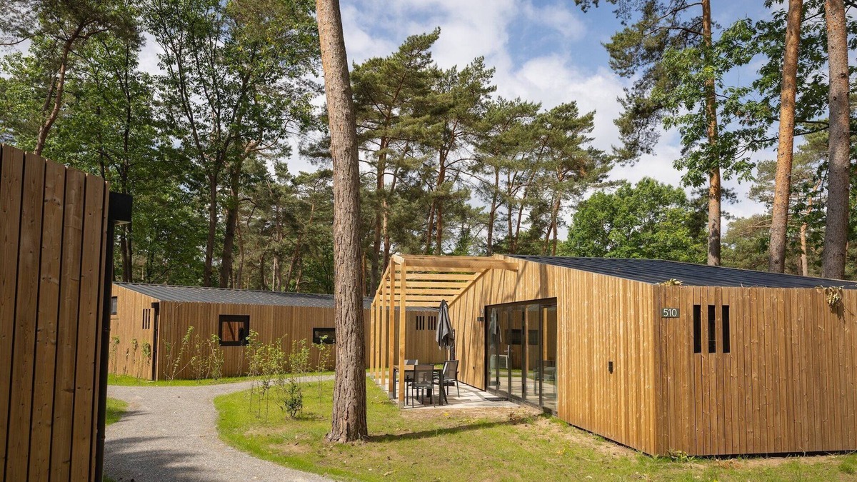 Municipality of Geldrop-Mierlo Ski Chalet | Chalet near Eindhoven in a Green Oasis