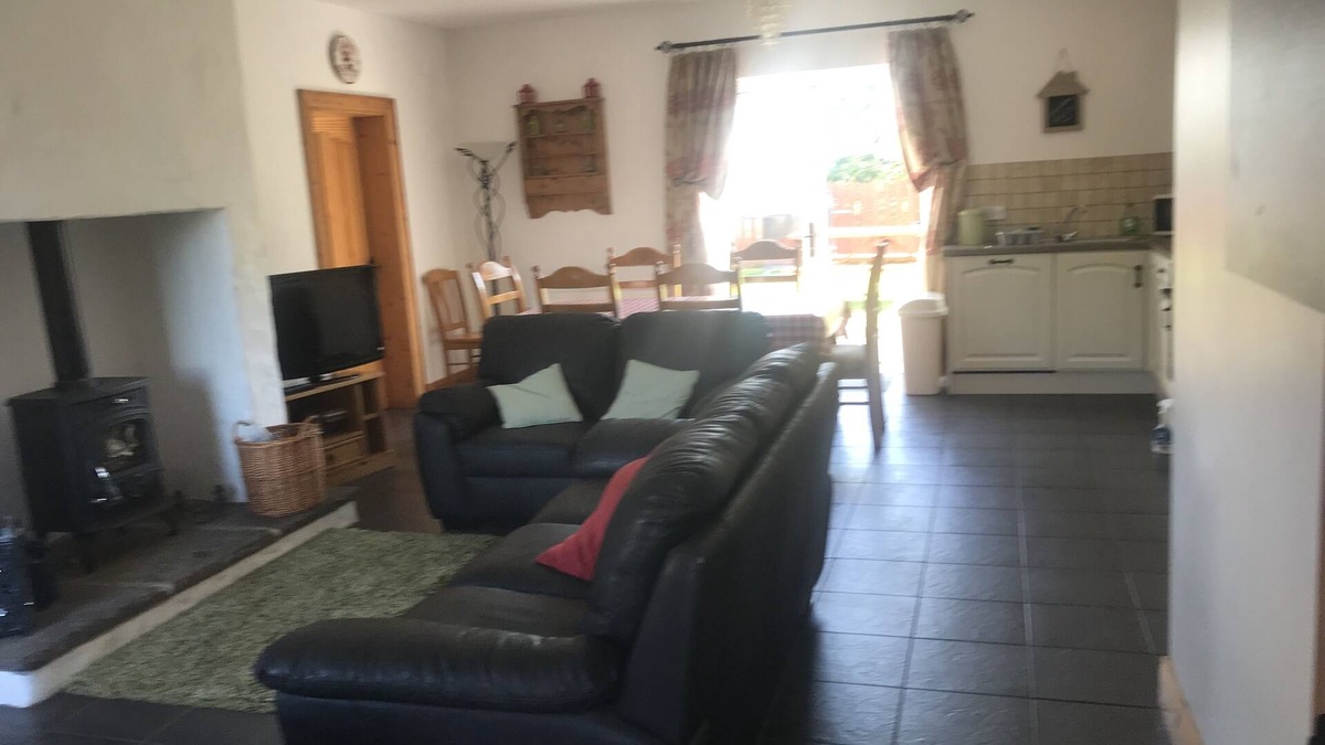 Lisburn Ski Chalet | Chalet near Moira, 20 mins Belfast, free WiFI/Parking, super location for NI