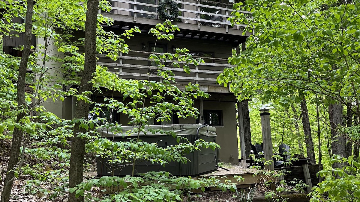 Clearview Ski Chalet | Chalet Nestled in the Trees