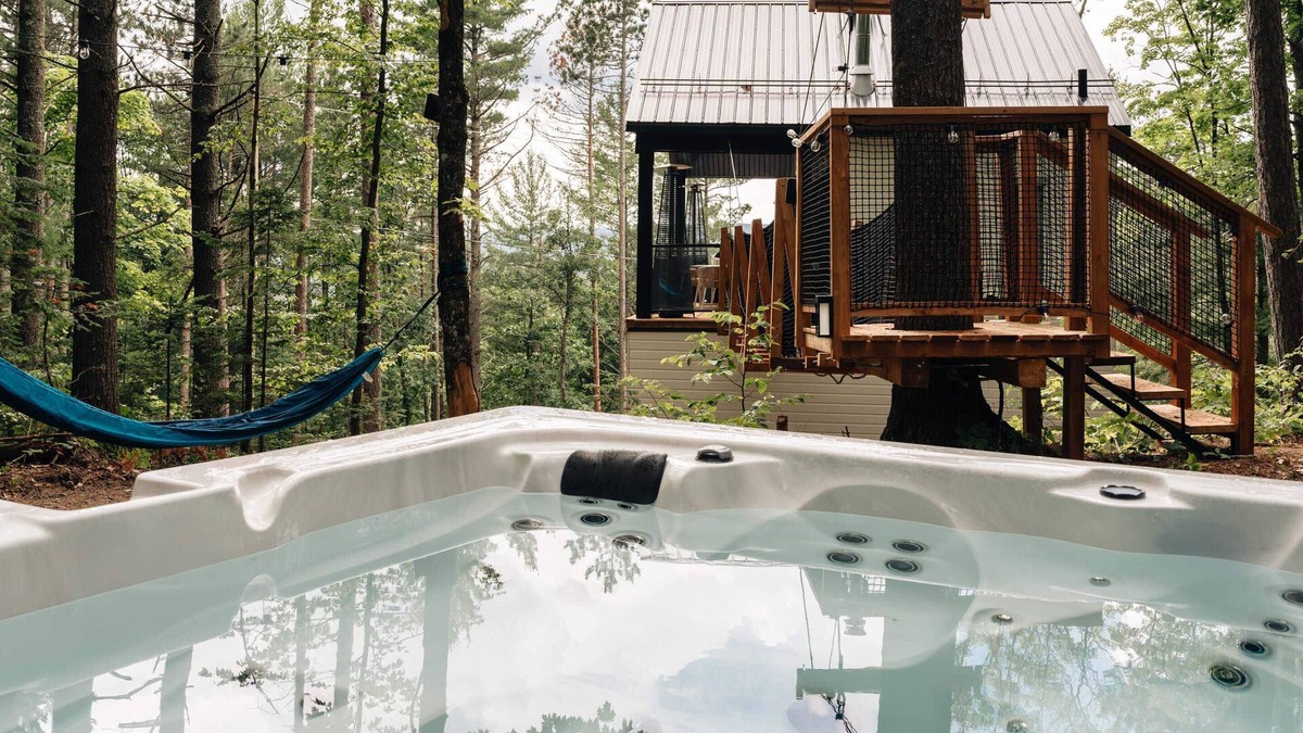 Sainte-Beatrix Ski Chalet | Chalet Nido - SPA, Fire pit & suspension bridge