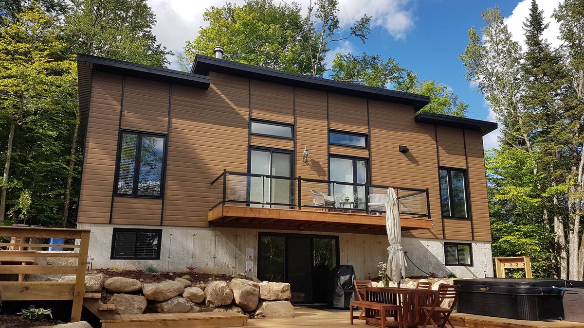 Matawinie Regional County Municipality Ski Chalet | CHALET NORDIQUE (LAKE FRONT)