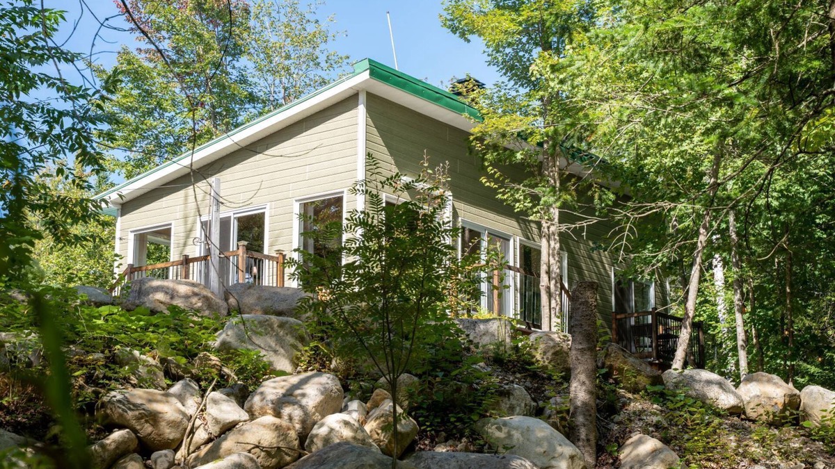 Chertsey Ski Chalet | Chalet Ohana - Intimate forest and spa - Pets welcome!
