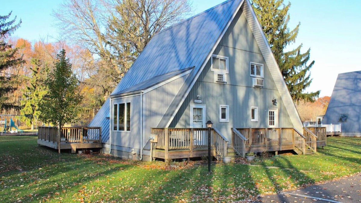 Stevensville House | Chalet on the Lake 81 w/Beach Access, Pools, Sport Courts, Fishing Pond & more!