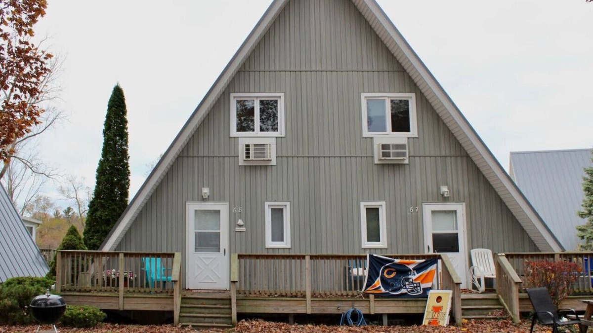Stevensville House | Chalet on the Lake 68 w/Beach Access, Pools, Sport Courts, Fishing Pond & more!