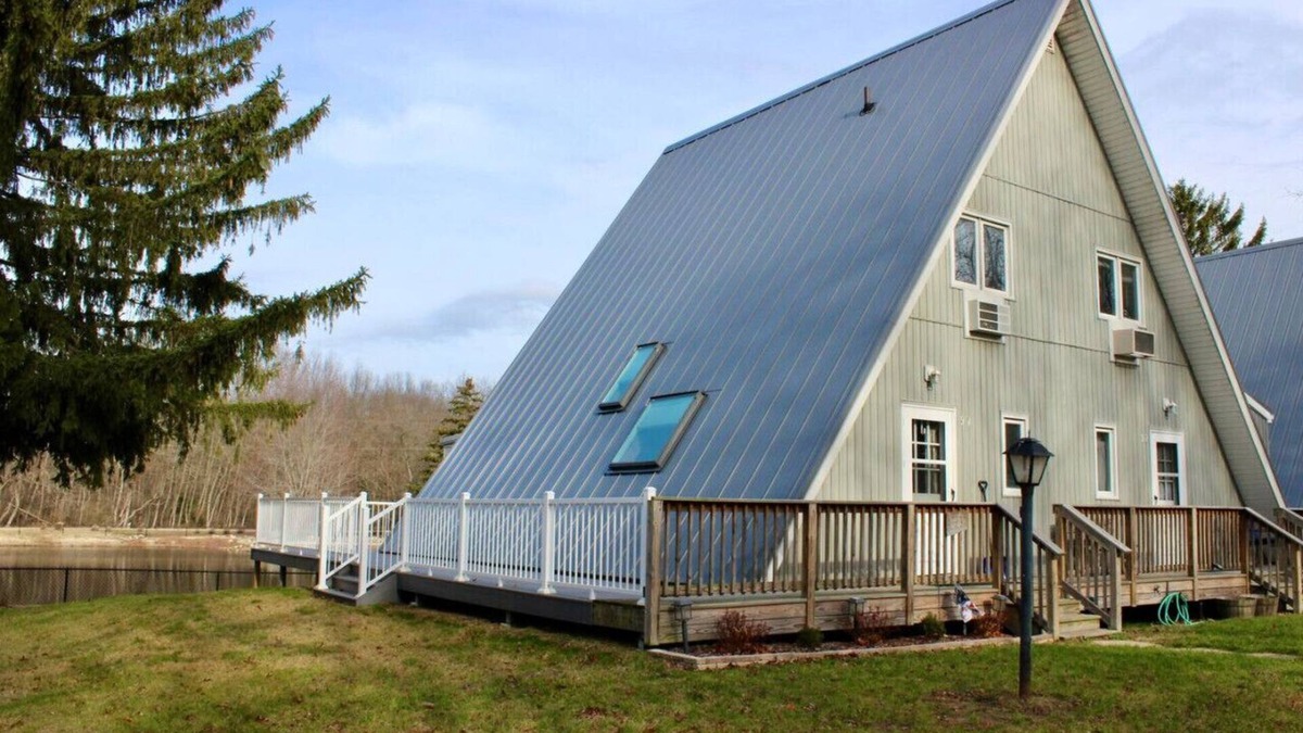 Stevensville House | Chalet on the Lake 91 w/Beach Access, Pools, Sport Courts, Fishing Pond & more!