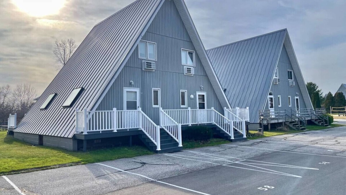 Stevensville House | Chalet on the Lake 57 w/Beach Access, Pools, Sport Courts, Fishing Pond & more!